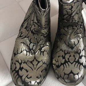 NWT Size 10 Toddle Damask Boots